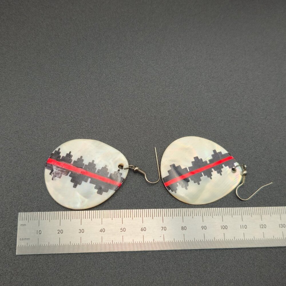 Silvertone Unique Pattern Large Shell Earrings B8… - image 4